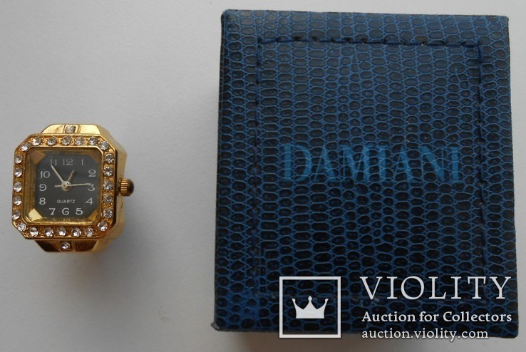 Часы - перстень c камушками безразмерный в коробке Damiani