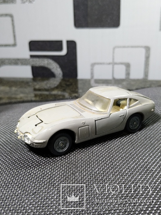 Машинка "Toyota 2000GT"