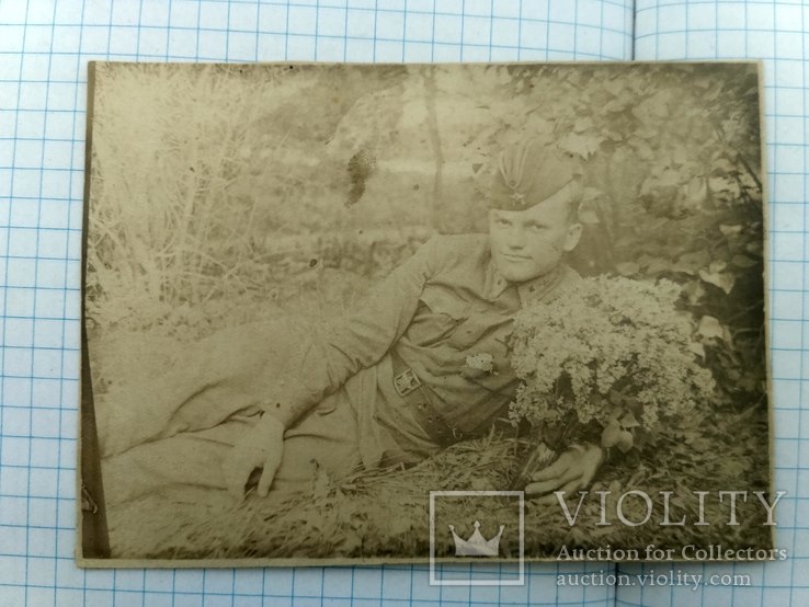 Фото военного с букетом. Либава 1940г, фото №2