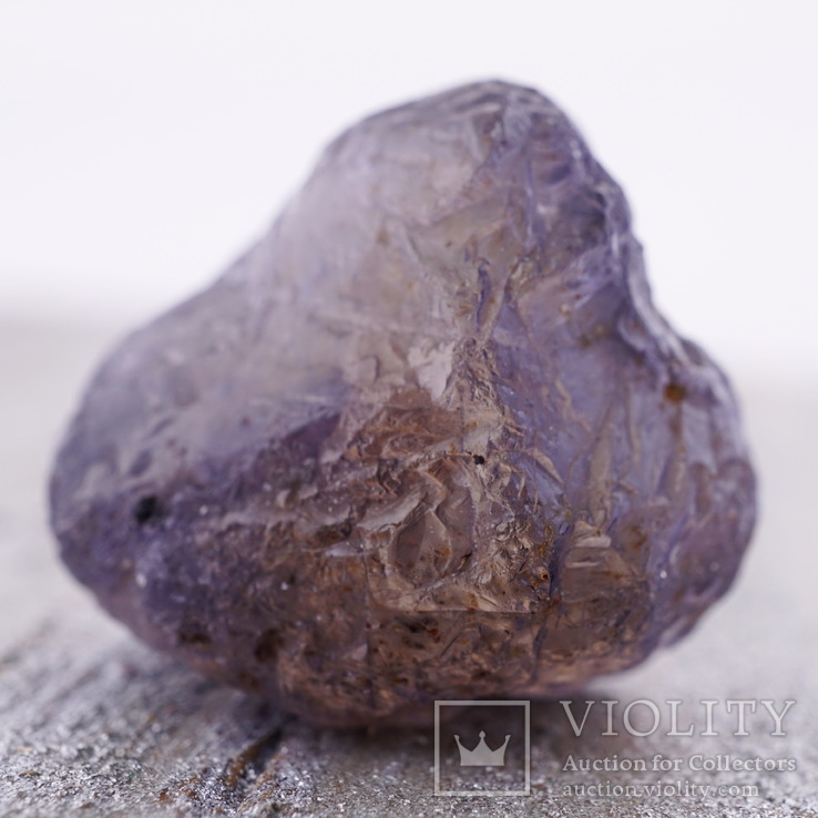 Крупный кристалл иолита ювелирного качества 38.35ст 22х20х13мм