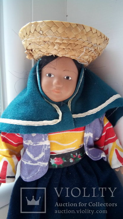  Кукла полностью фарфоровая в национальном Перу 22см Европа, фото №3