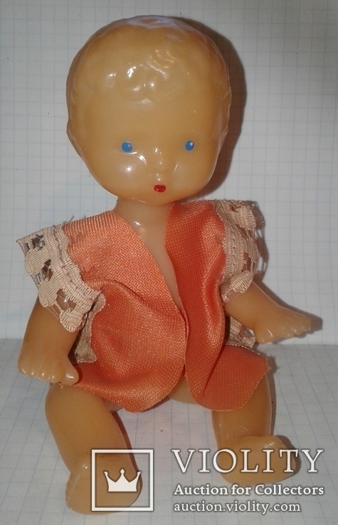 Младенец в оригинальной одежде СССР