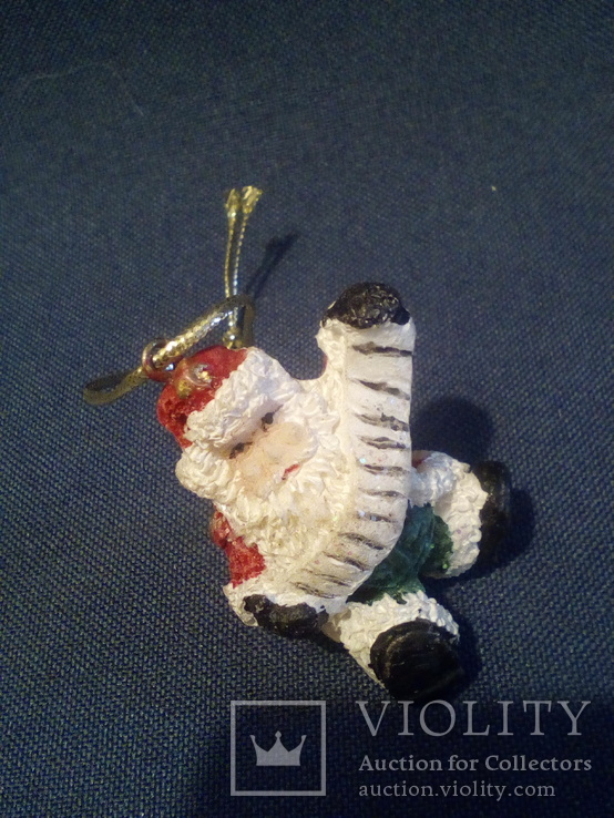Елочная игрушка Дед Мороз, играющий на гармошке, фото №2