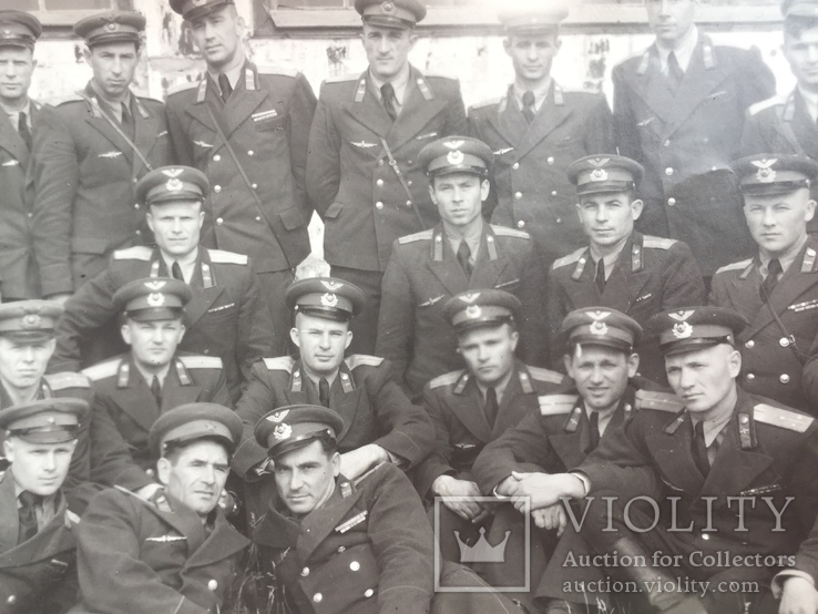 Герой Советского Союза с группой летчиков., фото №3