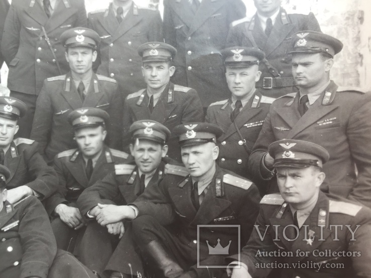 Герой Советского Союза с группой летчиков., фото №4