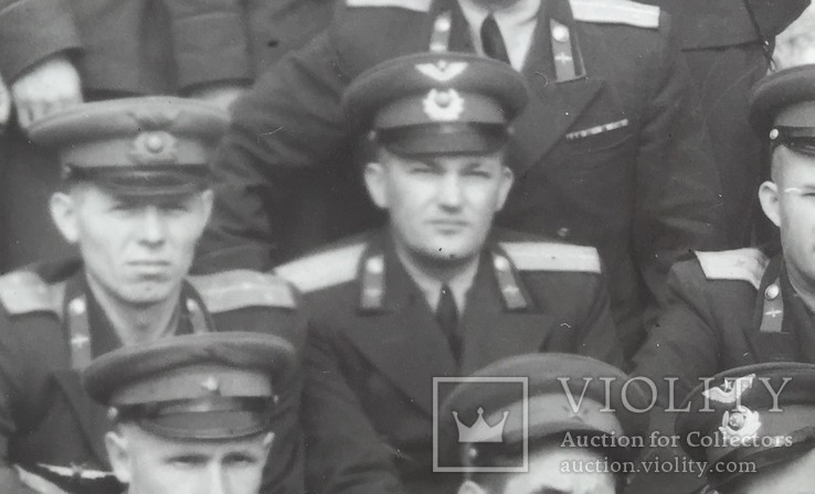 Герой Советского Союза с группой летчиков., фото №6