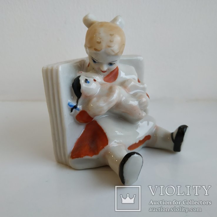 Первоклашка девочка с букварем куклой и котом Полонский ЗХК СССР целая, фото №8