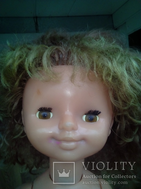 Давняя пластмассовая кукла на резинках паричковая.  53 см., фото №5