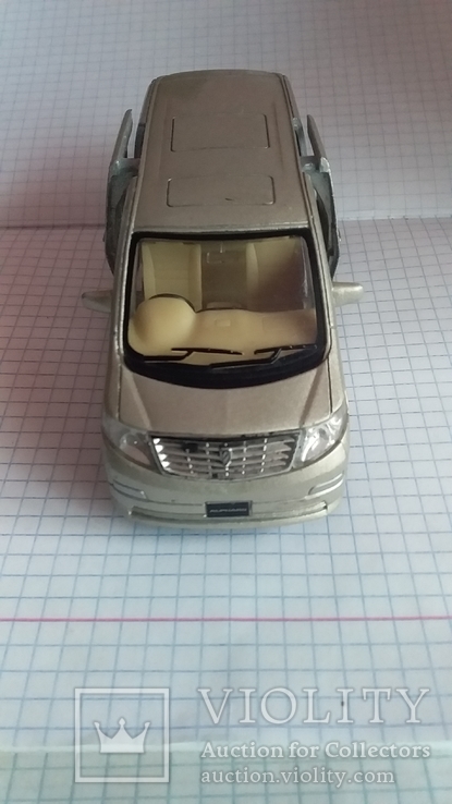 Модель машини Toyota alphard 1/38