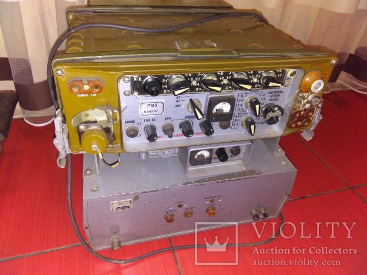 Радиостанция Р-143 с родным стационарным б.п,ключем и гарнитурой на пломбах, фото №2