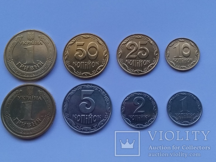 Подборка годового набора обиходных монет Украины 2004 года.
