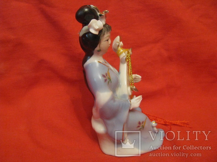 Статуэтка - Китаянка с музыкальным инструментом № 4 - фарфор,высота - 12,5 см., фото №3