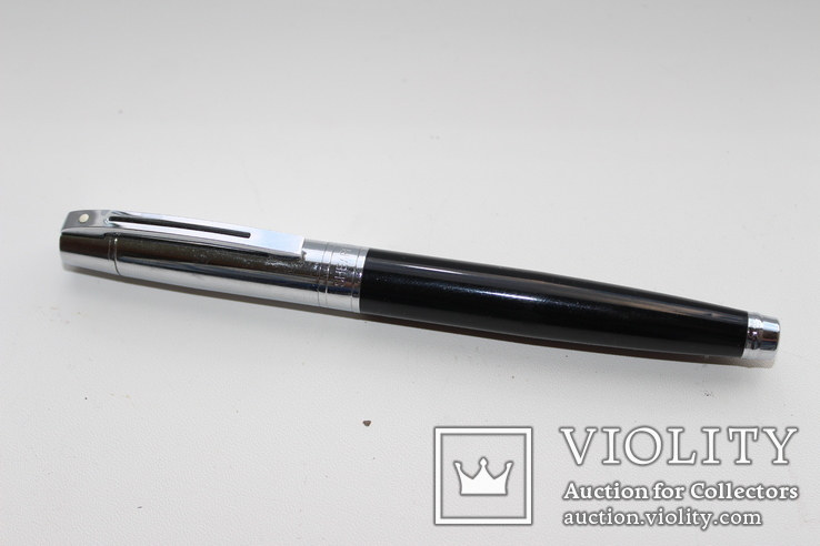 Перьевая ручка Sheaffer 300, Glossy Black featuring GT (Перо M), фото №2