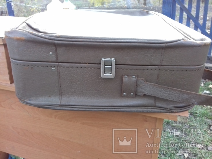 Большой кожаный чемодан на колесиках (69×47см). СССР, фото №7