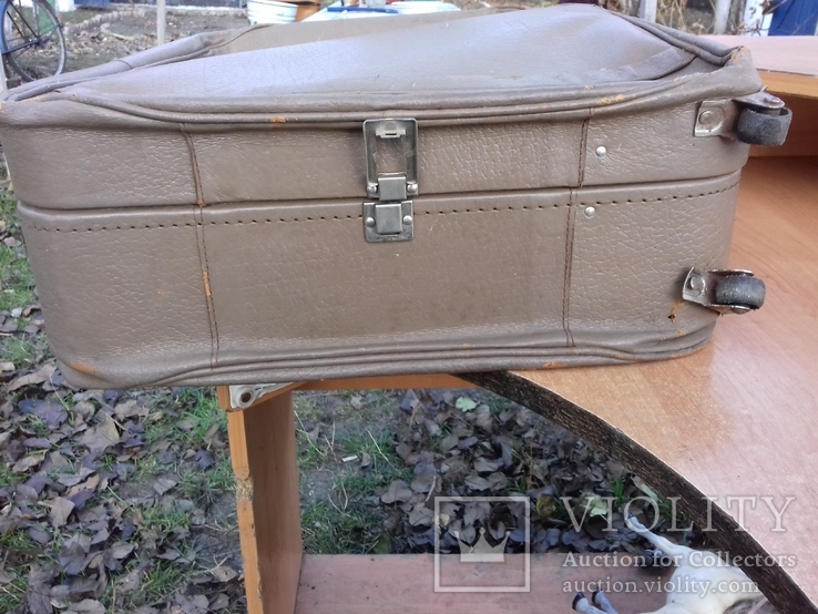 Большой кожаный чемодан на колесиках (69×47см). СССР, фото №8