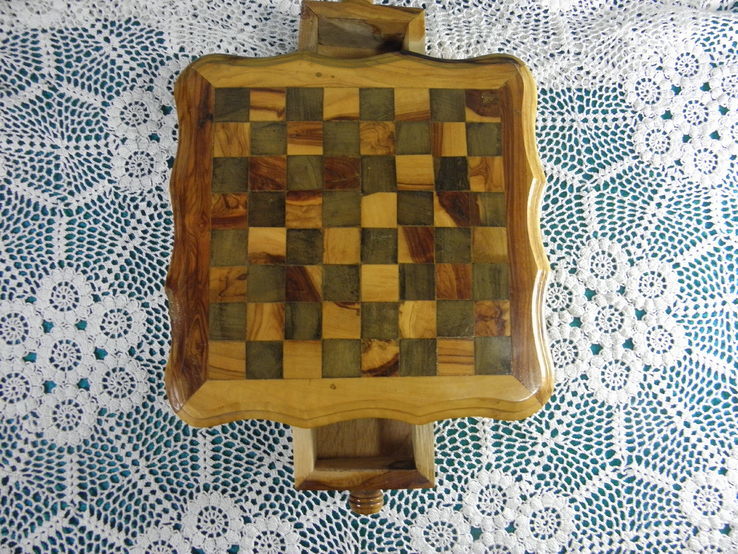 Шахматный столик миниатюрный ручной работы, фото №3