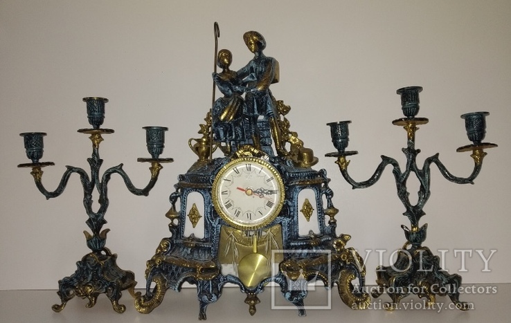Вінтажний настольний бронзовий годинник з підсвічниками, фото №2