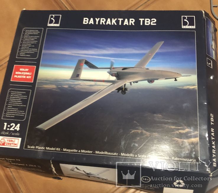 Модель 1:24 BAYRAKTAR TB2