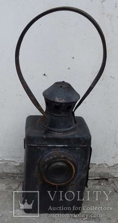 Старинный железнодорожный фонарь