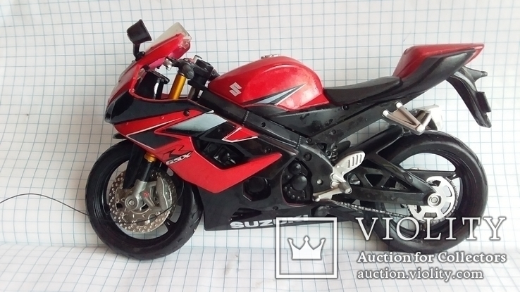 Модель мотоцикла suzuki  titanium