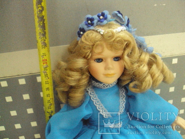 Кукла фарфоровая в голубом платье 35 см, фото №4