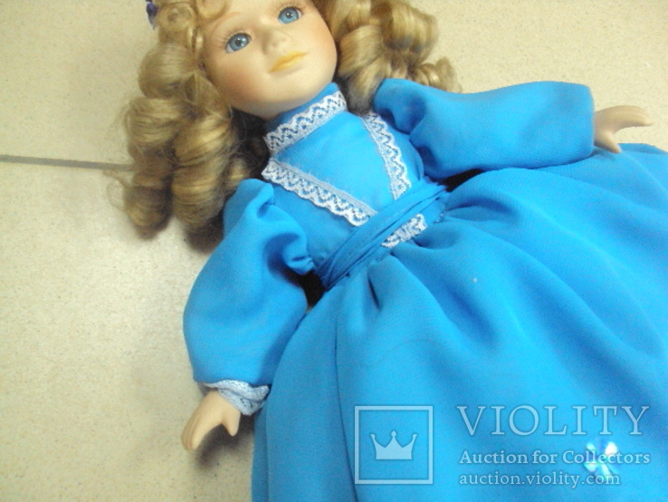 Кукла фарфоровая в голубом платье 35 см, фото №6