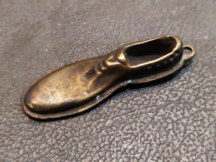 Ботинок подпись на подошве коллекционная миниатюра брелок бронза