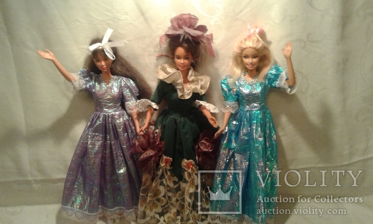 Три Барби в исторических нарядах Mattel
