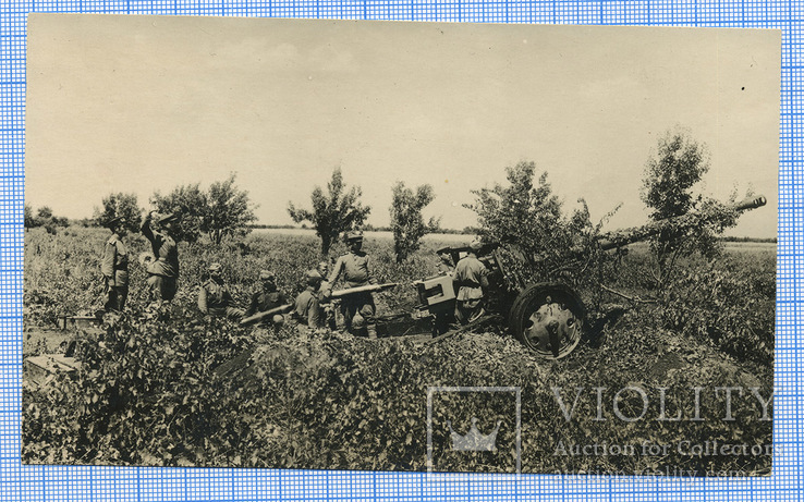 Советский расчет ведет огонь из немецкой пушки ПАК43. 1944, фото №2