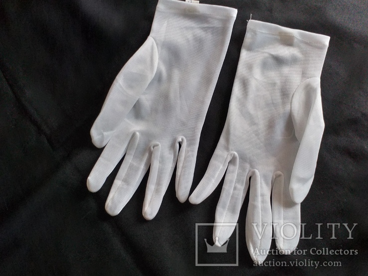 Беленькие перчатки