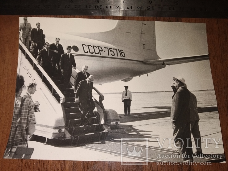 4 фото Хрущев Ковпак Брежнев Микоян и иностранный гость Аэропорт, фото №10