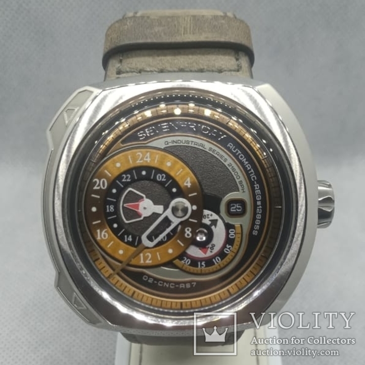 SevenFriday Q2, фото №2