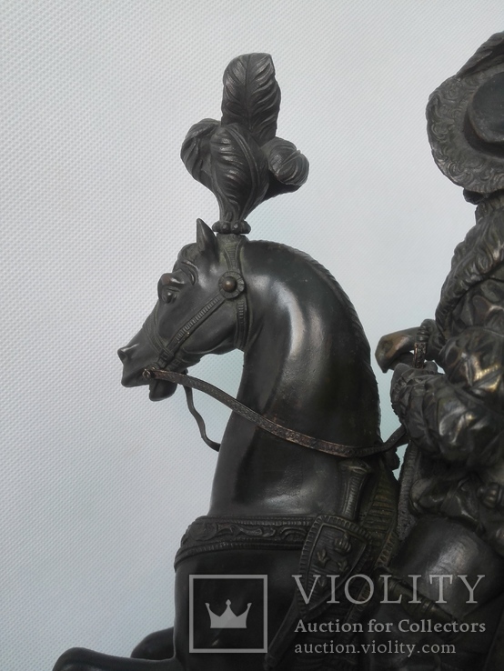 Бронзовая скульптура короля Франции Генриха IV, фото №9