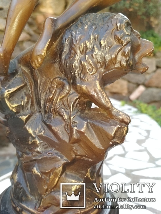 Власть скульптура женщина побеждает льва 51 см, фото №10