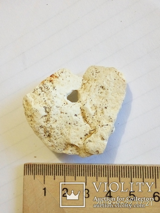 Цікавий камінь з наскрізним отвором ( амулет, неоліт?), фото №3