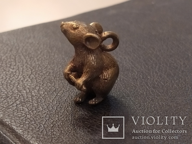 Крыса с хвостом Символ 2020 года бронза брелок коллекционная миниатюра, фото №2