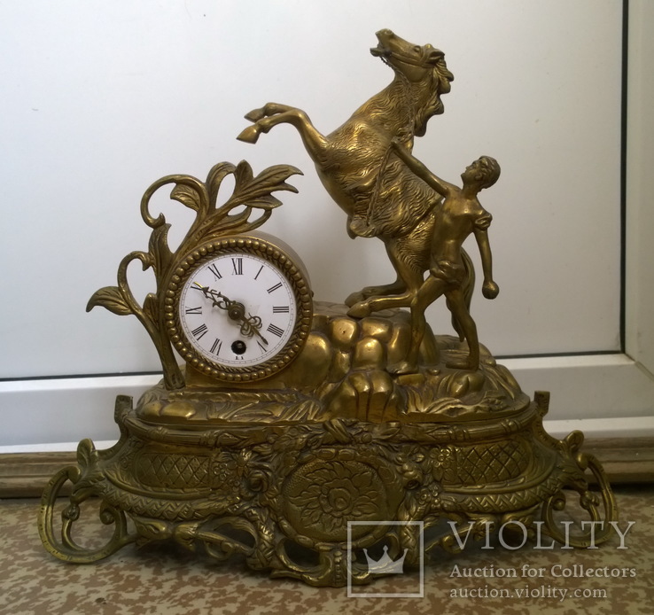 Каминные часы «Укрощение коня» (бронза или латунь, высота 34 см.)