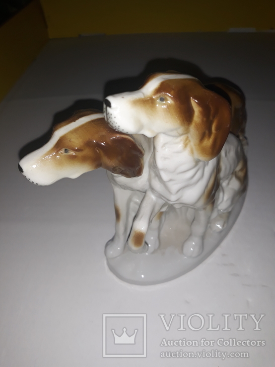 Фарфоровая статуэтка собак "Пара борзых"