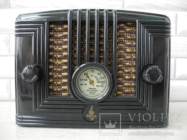 Винтажный радиоприемник радио