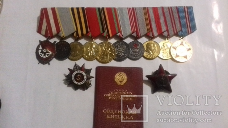 Комплект орденов и медали на одного человека.