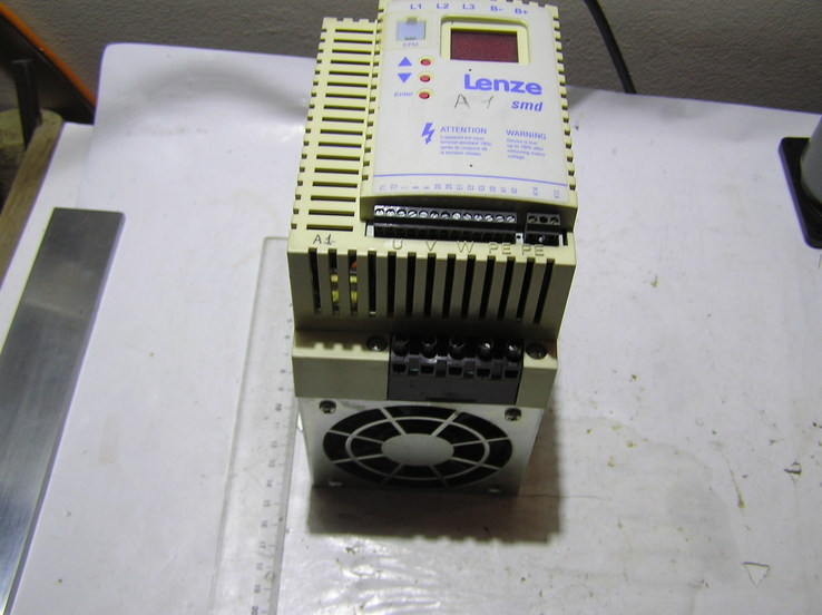 Преобразователь частоты Lenze 4 кВт ESMD402L4TXA , 3-фазы.