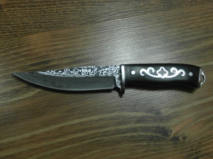 Нож для охоты туризма рыбалки "Дамаск" деревянная ручка узор гравировка Н-70 чехол 21,5см, фото №3