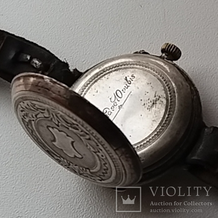 Старинные наручные часы в серебряном корпусе