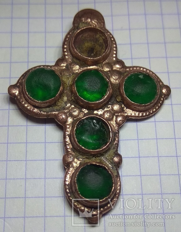 Крест с зелеными камнями, фото №3
