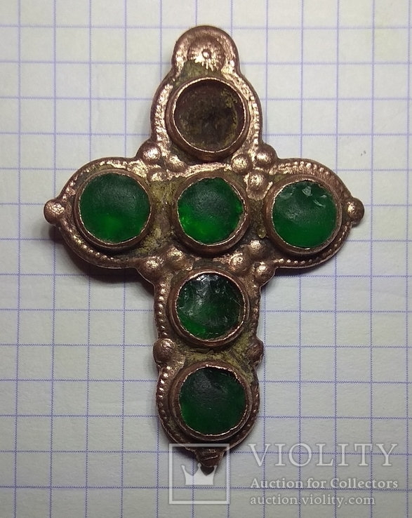 Крест с зелеными камнями, фото №2