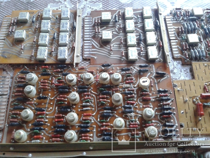 Мощный лот платок от советского частотомера (много км, транзисторы ,микросхемы и т.п.), фото №3