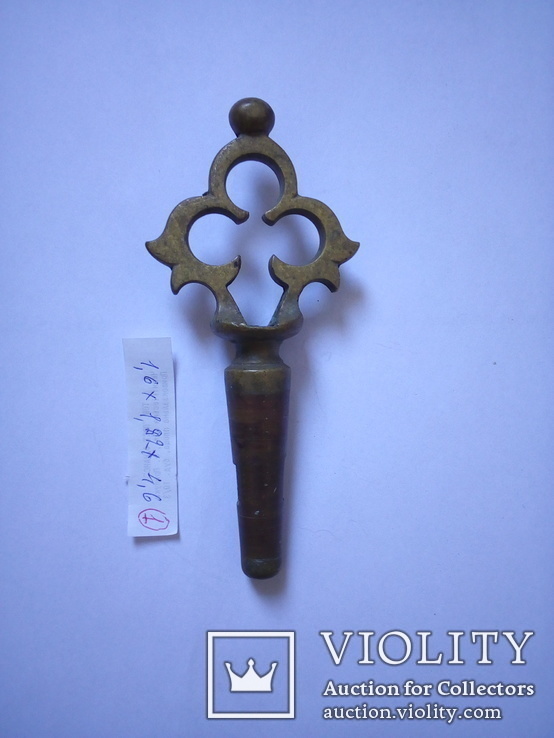 Ключ 1.16 х 1.82 х 4.6 см.