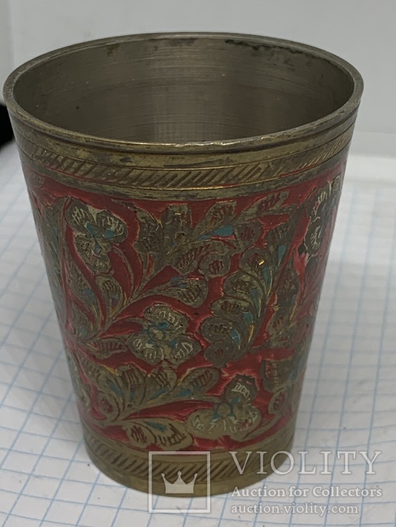 Старинный англо-индийский гравированный латунный стакан Эмали, фото №2