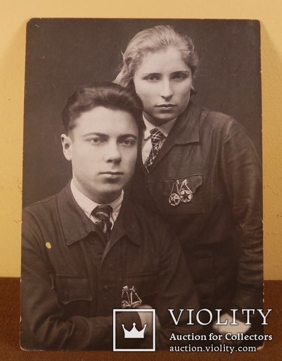 Молодая пара со знаками ГТО , ПВХО ., фото №2