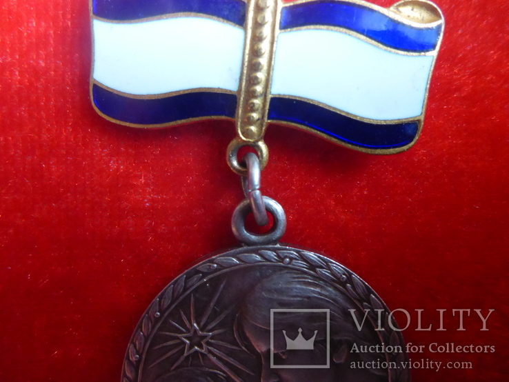 Медали материнства I и II степеней с удостоверениями, фото №11